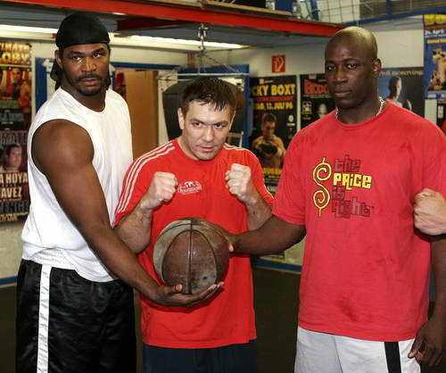 photo Ruslan Chagaev with Julius Long (L) and Raymond Olubowale