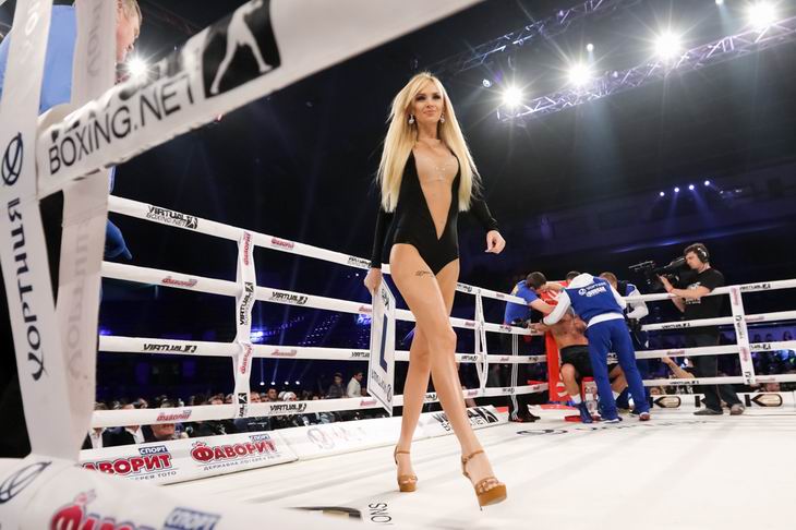 Смотрите фотогалерею Ring Card Girls турнира 23 апреля 2016 в киевском Дворце спорта